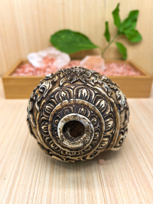 Conchiglia Tibetana Incisa a Mano con Yamantaka – 20 cm