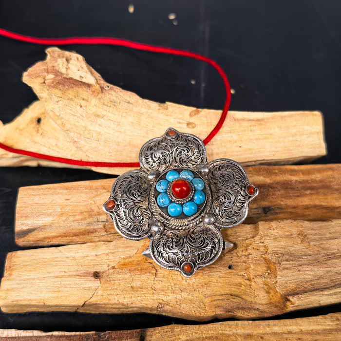 Gau Tibetano in Argento con Turchese e Corallo — Ciondolo Reliquiario Sacro
