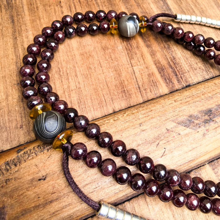 Mala Tibetano 108 Grani – Granato Almandino