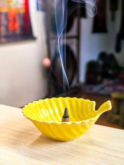 Portaincenso in ceramica per palo Santo, salvia bianca e coni