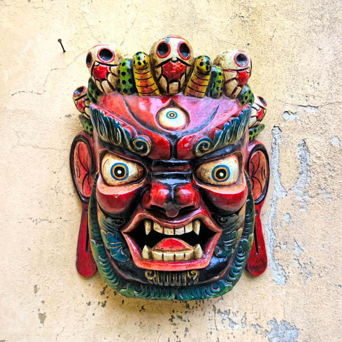 Maschera di Mahākāla in legno rosso