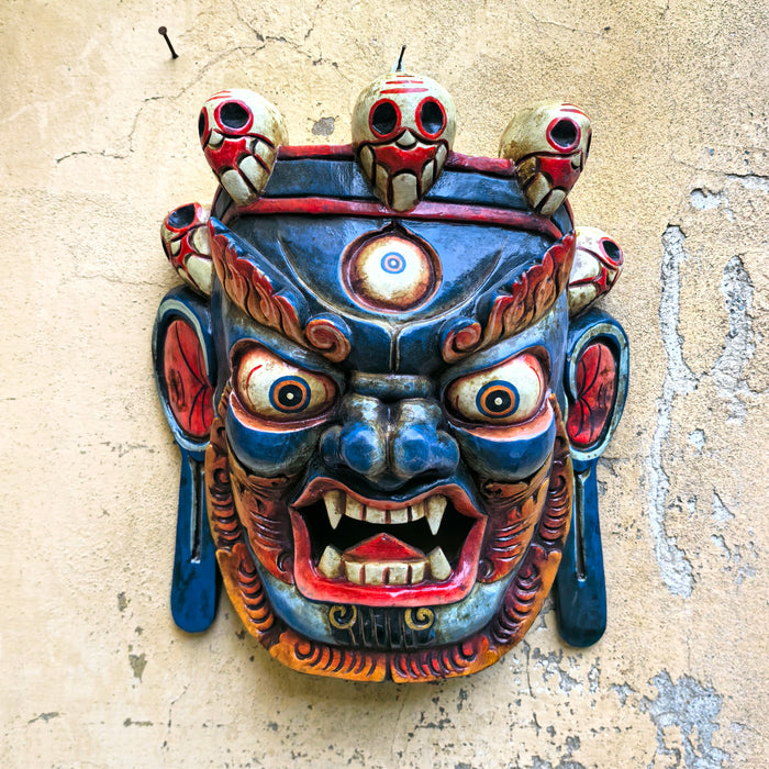 Maschera di Mahākāla blu in legno