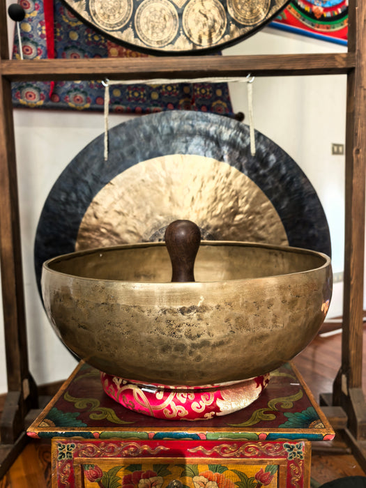 Campana tibetana gigante per trattamenti sonori e meditazione