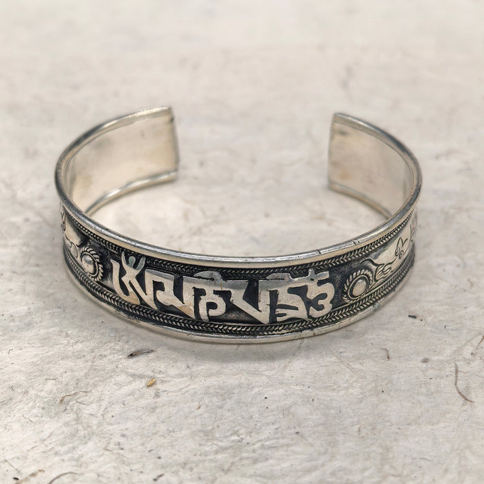 Bracciale di Rame Argentato con Mantra Om Mani Padme Hum