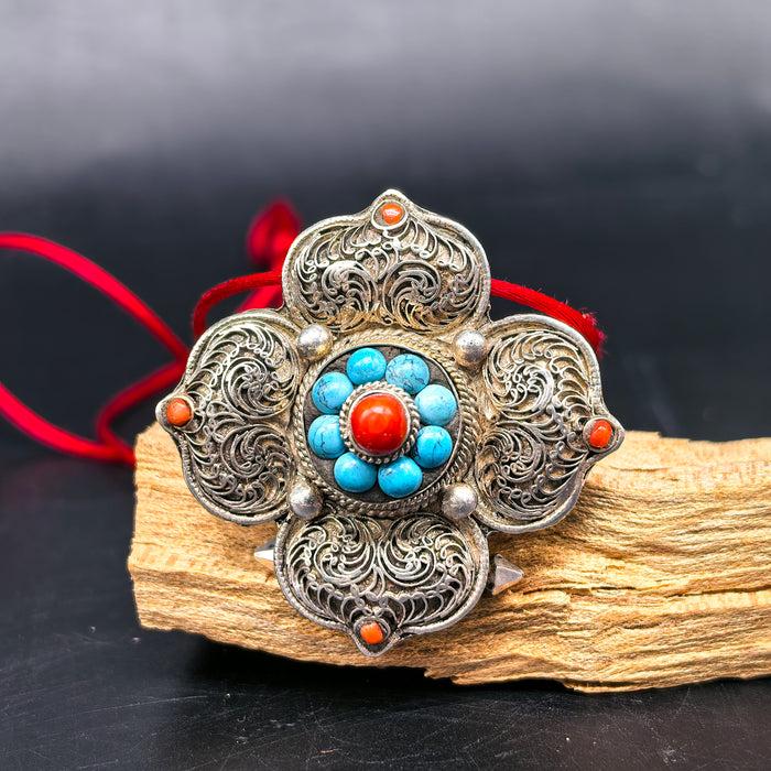 Gau Tibetano in Argento con Turchese e Corallo — Ciondolo Reliquiario Sacro