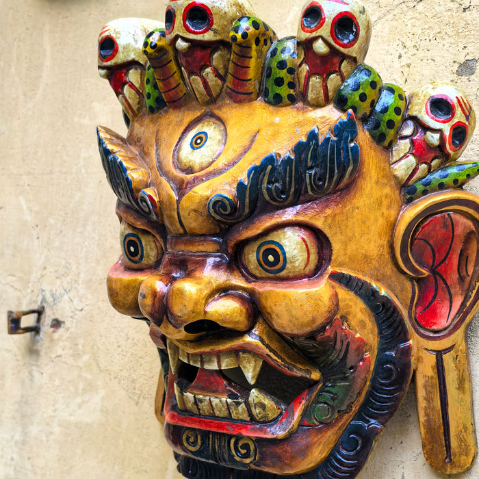 Maschera di Mahākāla Gialla in Legno | Arte Rituale Tibetana | Tibet Shop Milano