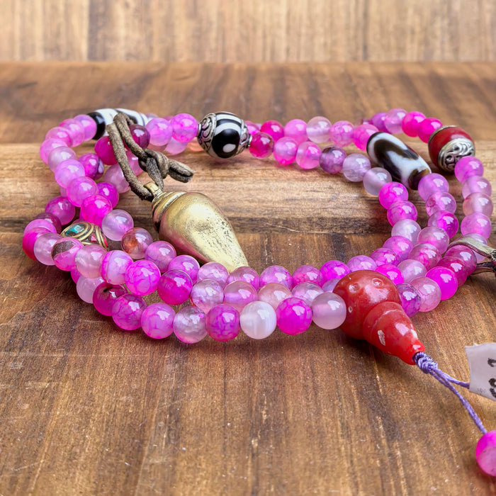 Mala in Agata Tinta e dzi Tibetana