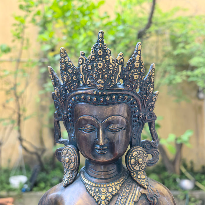 Buddha Shakyamuni incoronato in bronzo