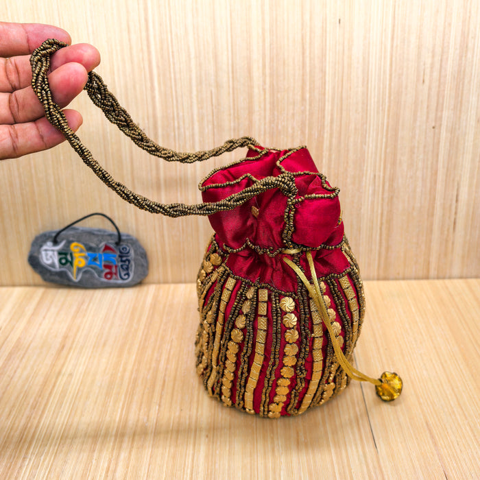 Borsa Potli Indiana bordo in Tessuto di Sari con Ricami Perline Dorate