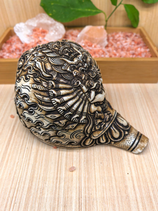 Conchiglia Tibetana Incisa a Mano con Yamantaka – 20 cm