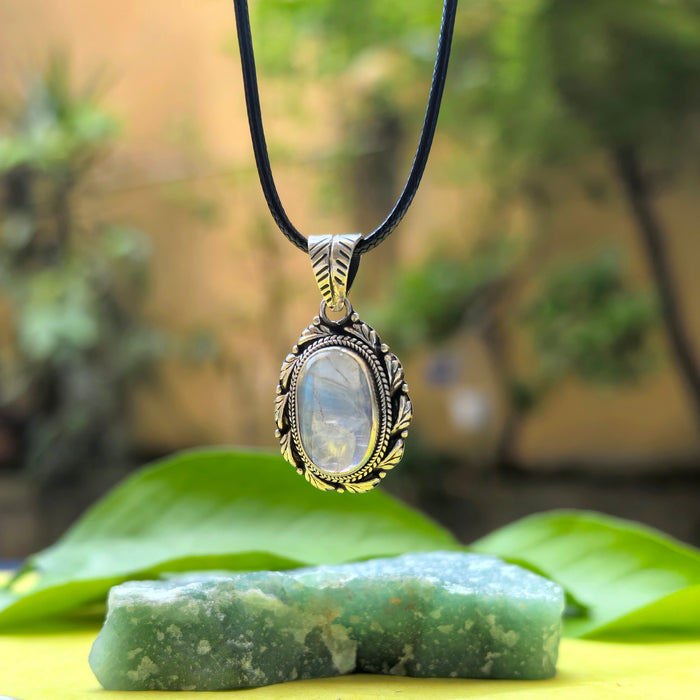 Ciondolo in argento con pietra della luna