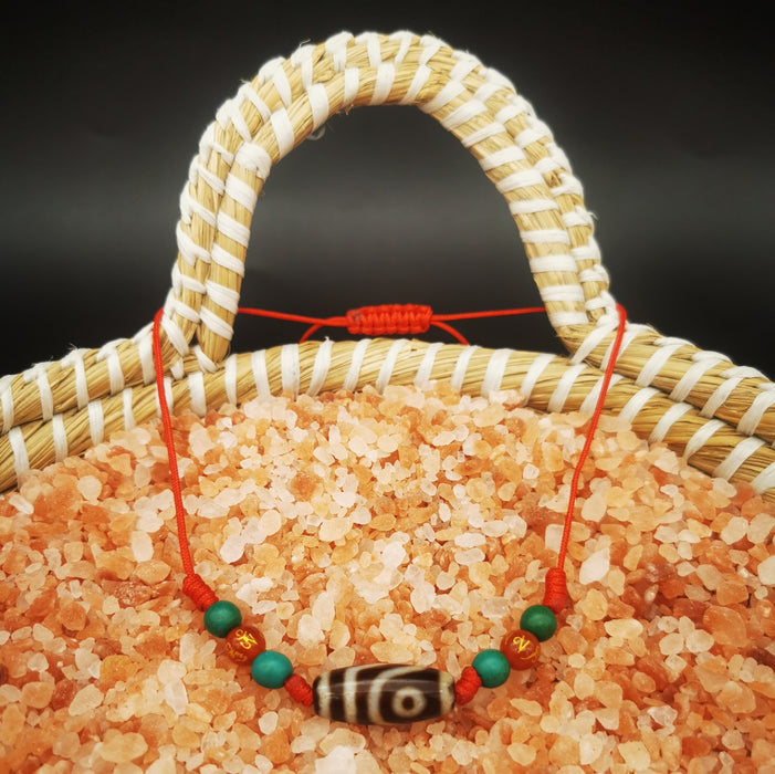 collana tibetana con due occhi dzi e pietri
