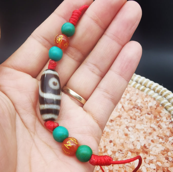 collana tibetana con due occhi dzi e pietri