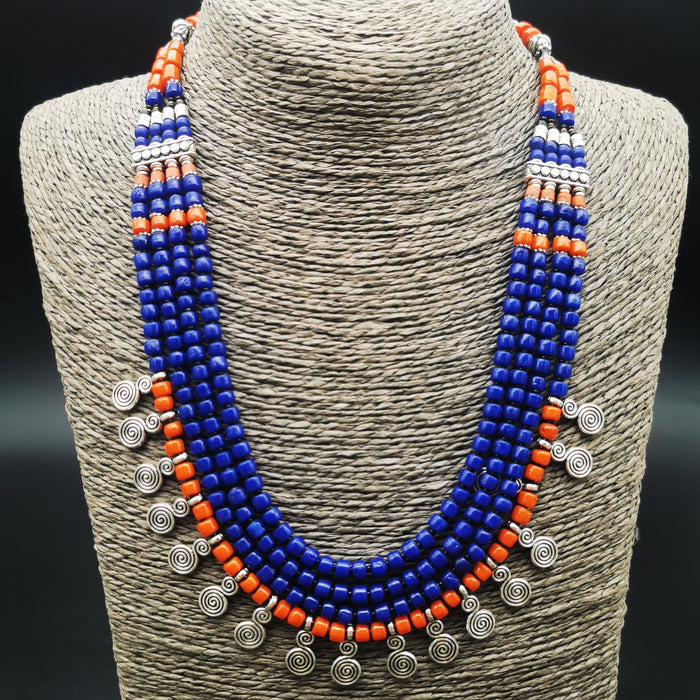 collana tibetana con lapislazzuli,corallo di bamboo e argento indiano